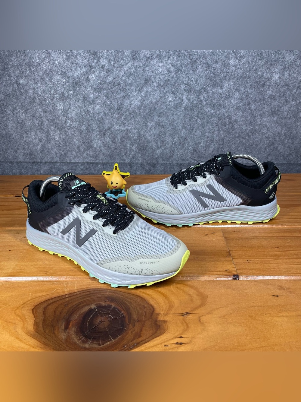 New Balance Fresh Foam Arishi Trail Womens 10 D Wide Gray Running Shoes WTARISS1